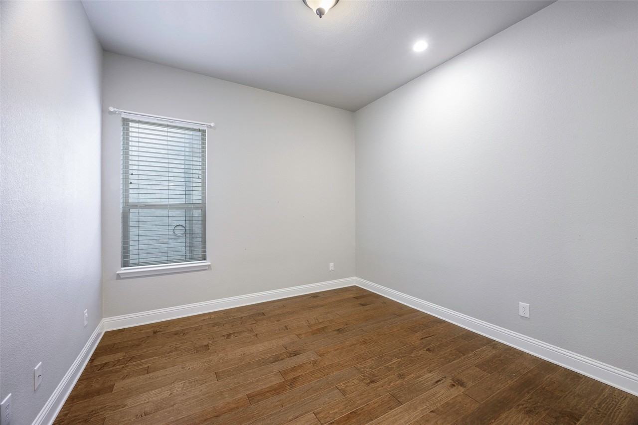 941 Leola Ln - Photo 6 of 39