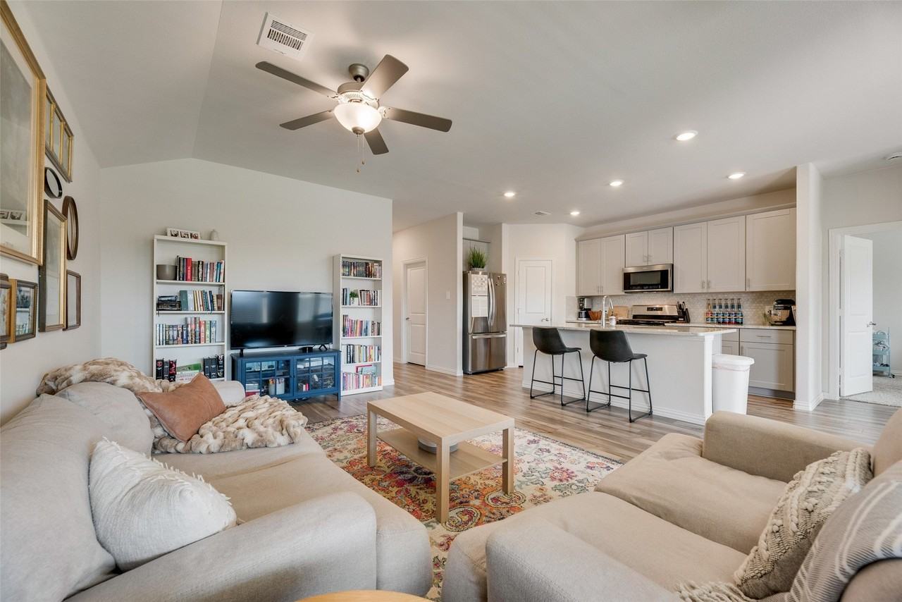 2373 Aspen Hill Dr - Photo 5 of 21