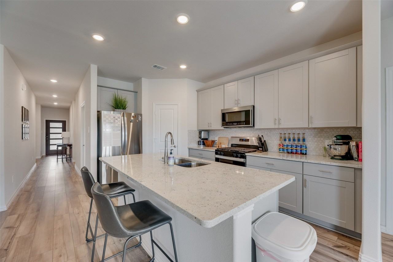 2373 Aspen Hill Dr - Photo 6 of 21