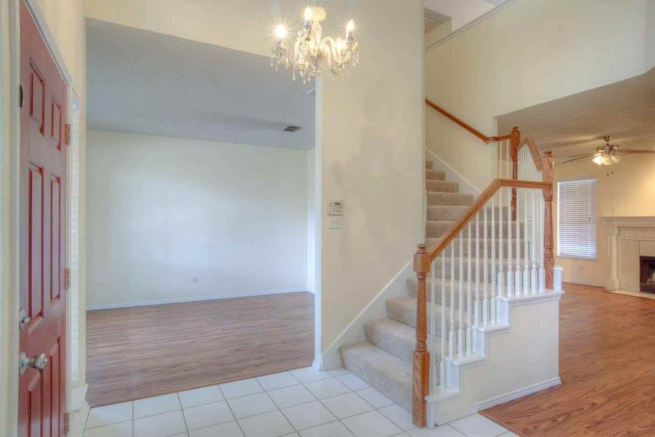 1369 Colby Dr - Photo 4 of 30