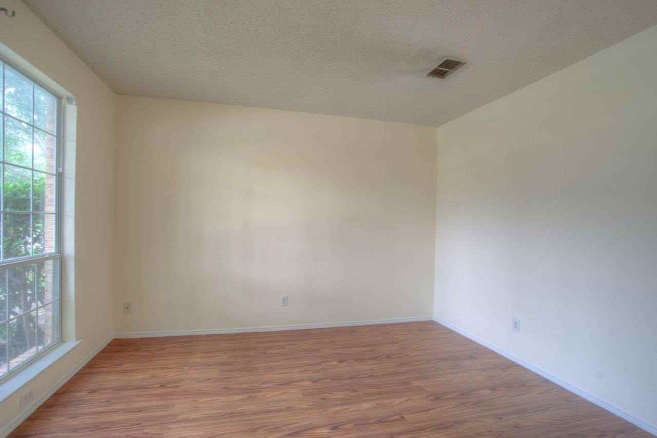 1369 Colby Dr - Photo 5 of 30