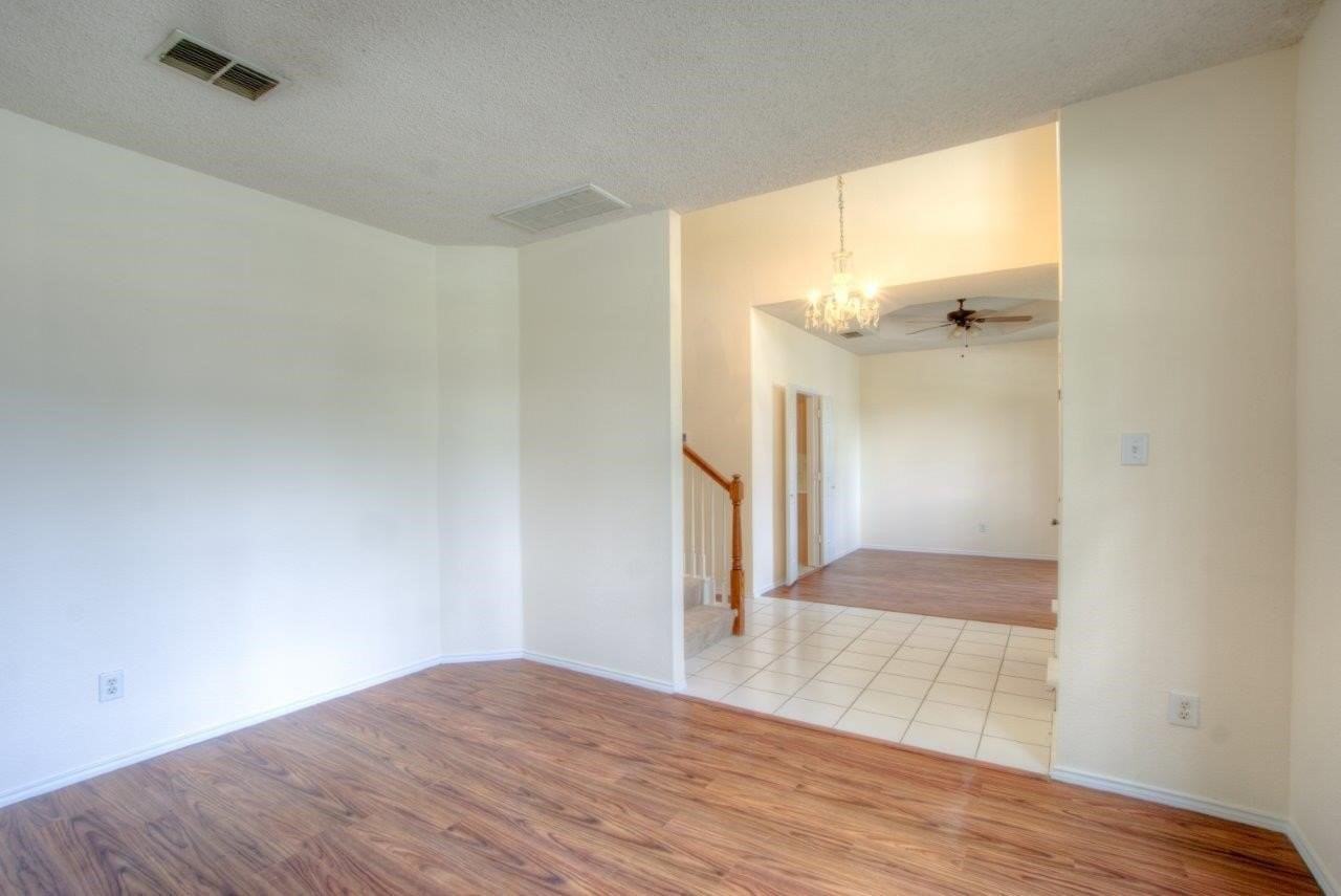 1369 Colby Dr - Photo 6 of 30
