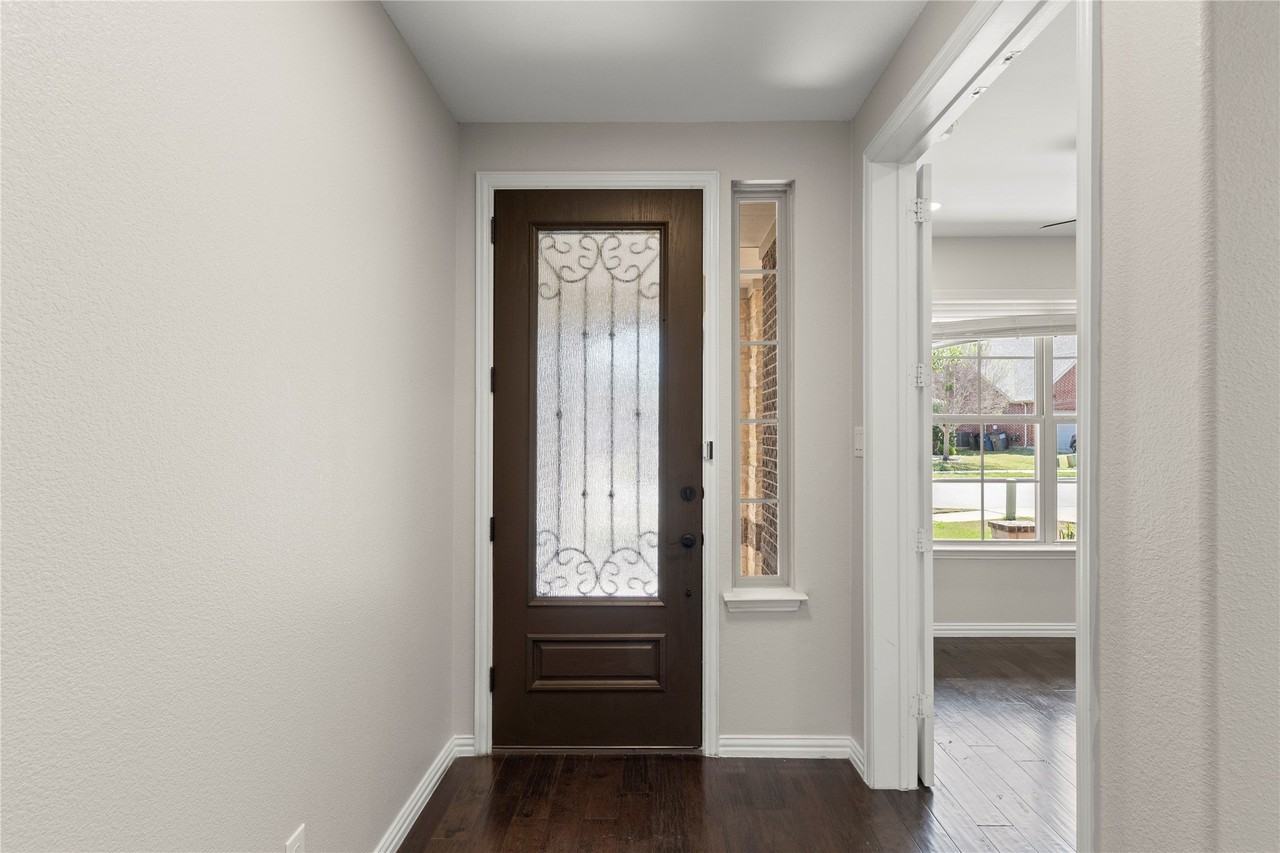 740 Sundrop Dr - Photo 4 of 29