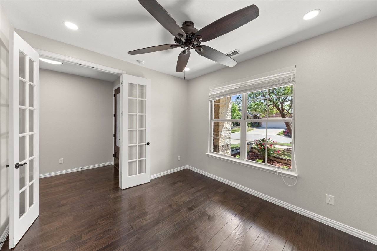 740 Sundrop Dr - Photo 5 of 29