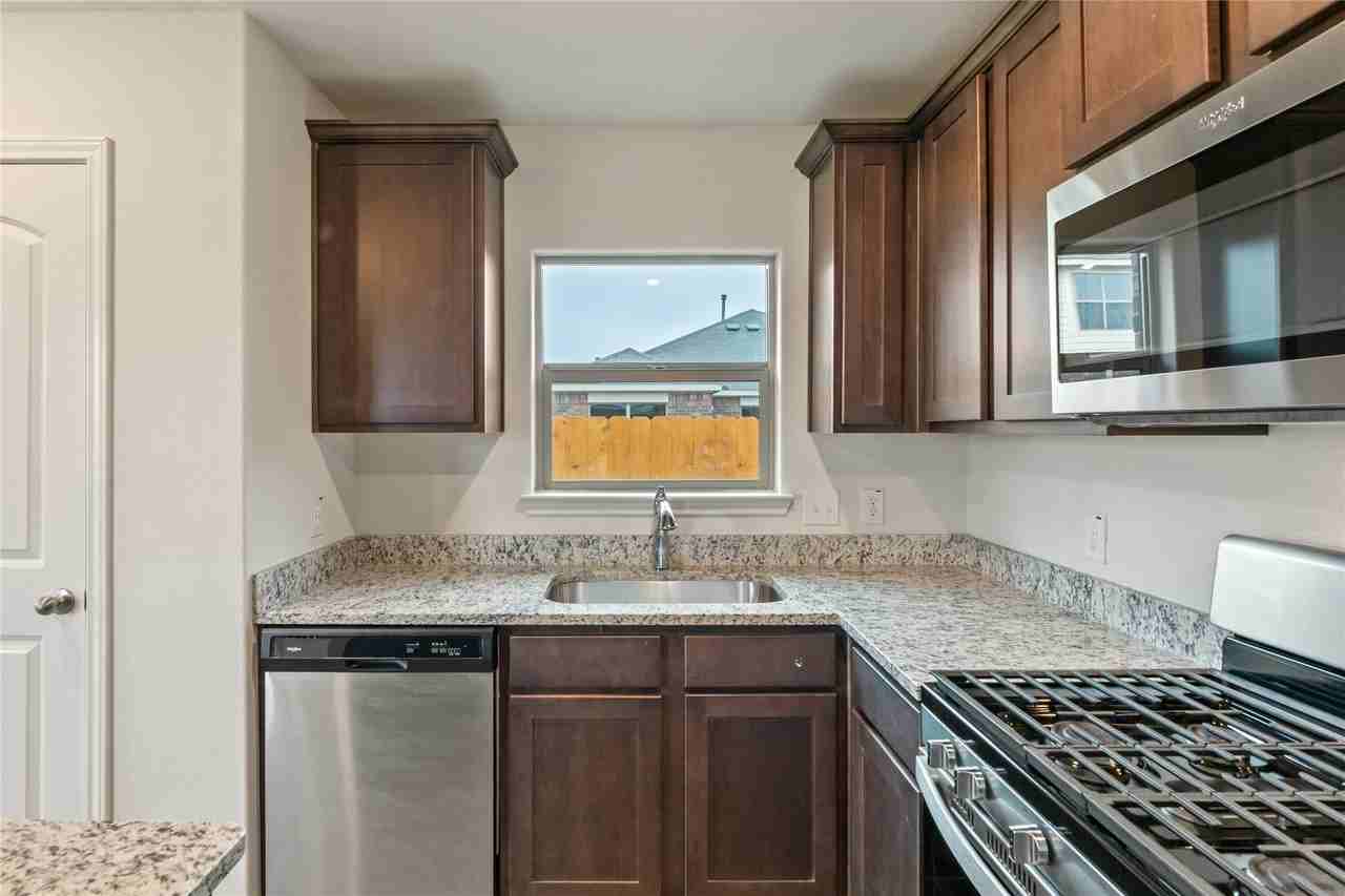 3006 Winscott Ln - Photo 5 of 17