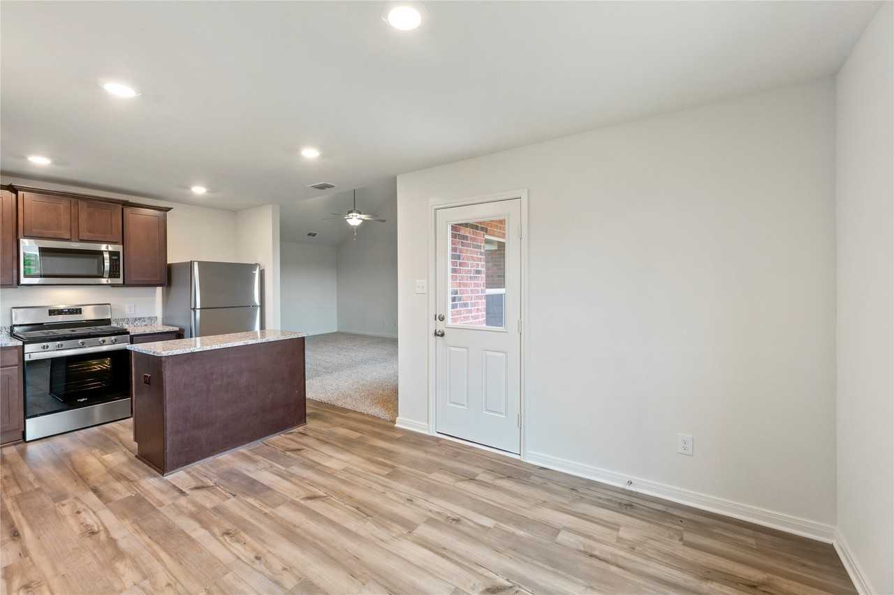 3006 Winscott Ln - Photo 6 of 17