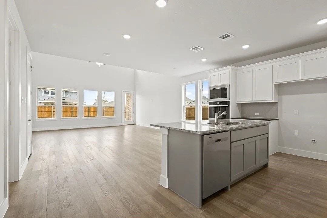 3821 Ablon Trl - Photo 3 of 17