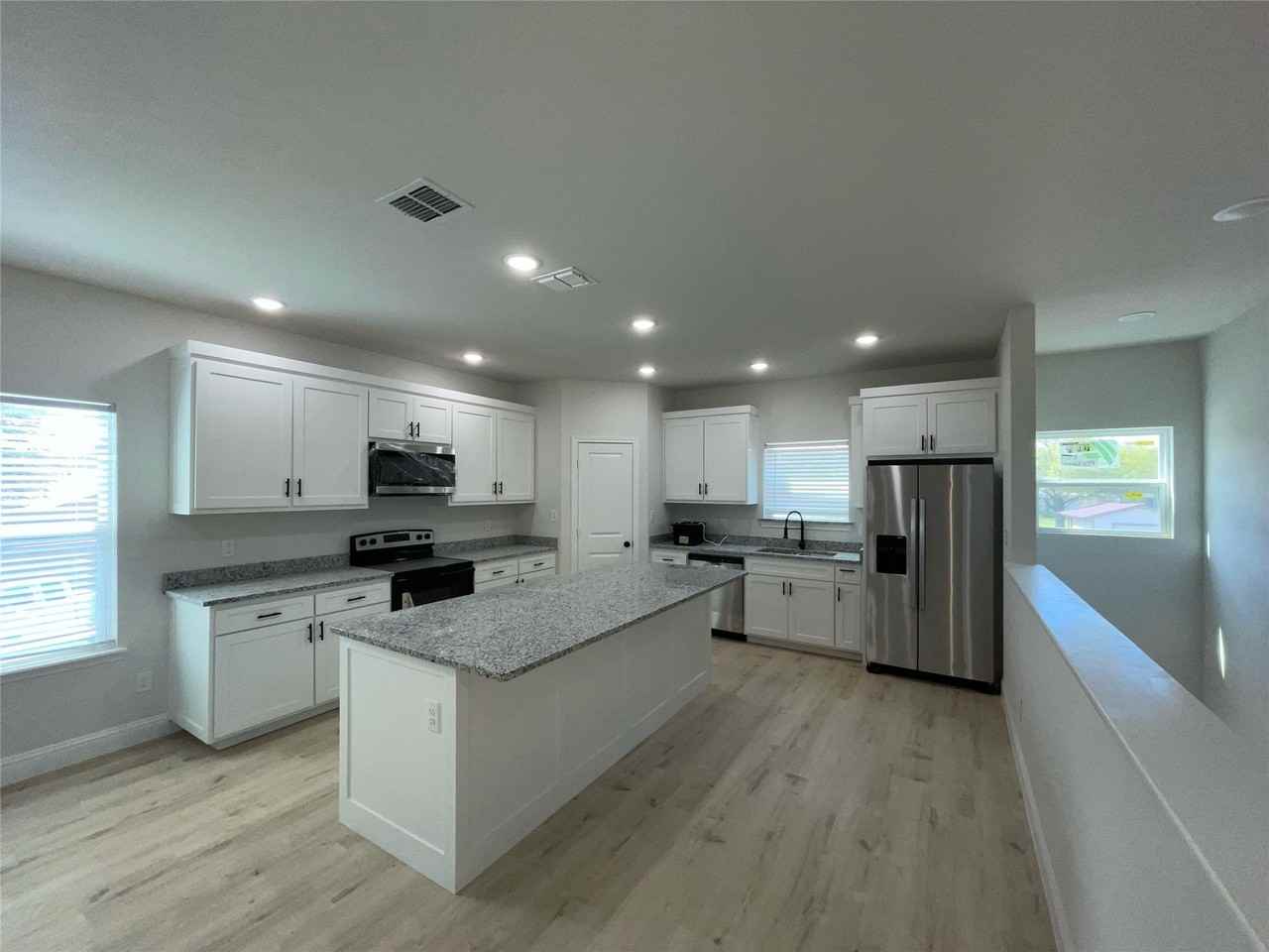4441 Wayside Ave - Photo 4 of 18