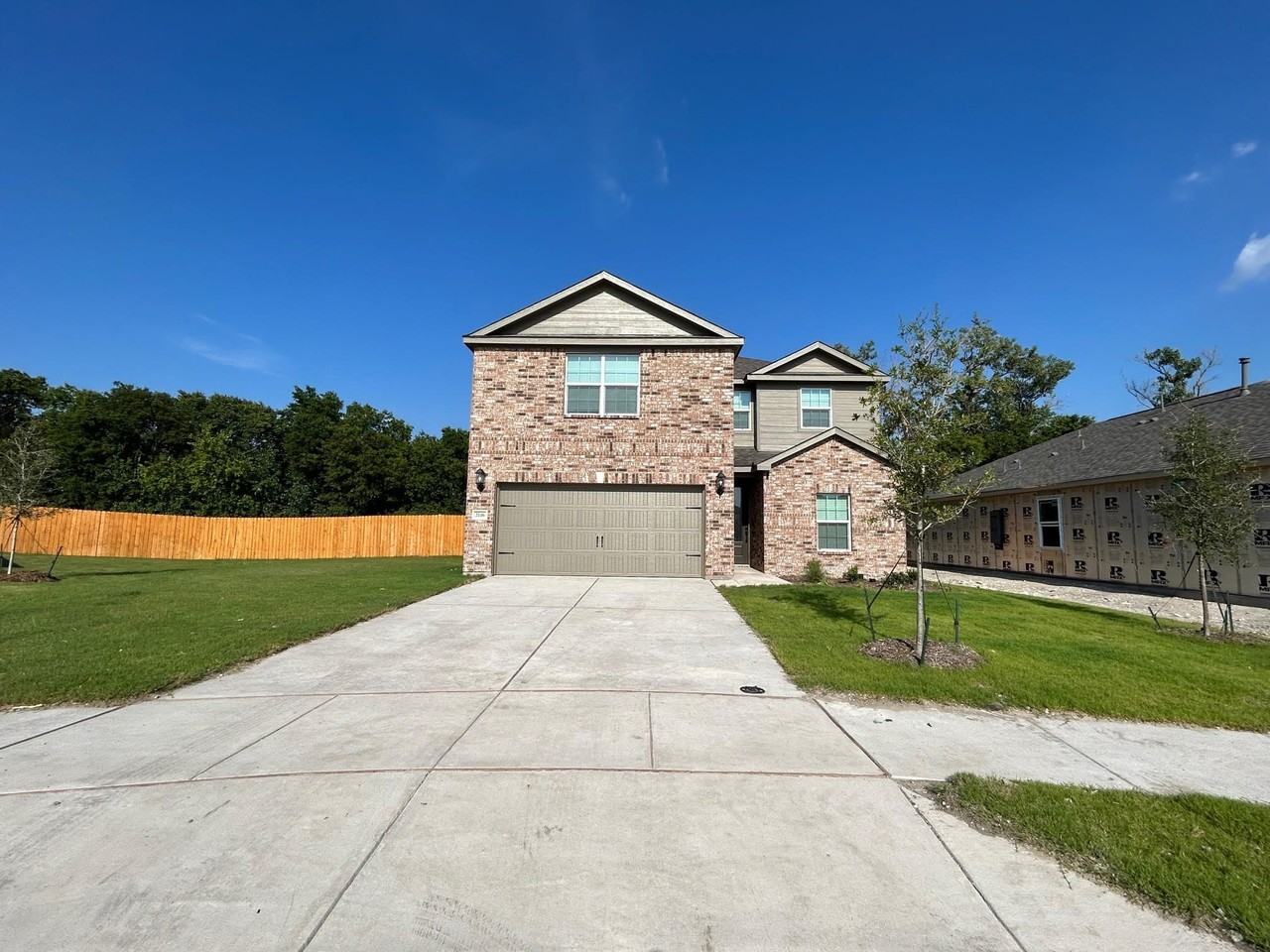 2116 Brentwood Dr - Photo 3 of 23