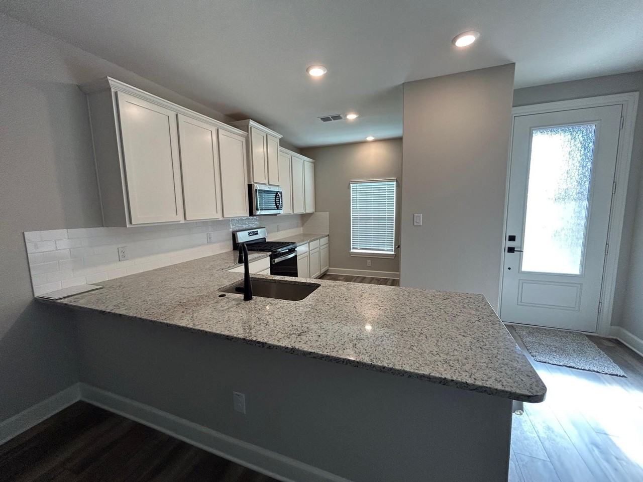 2116 Brentwood Dr - Photo 5 of 23