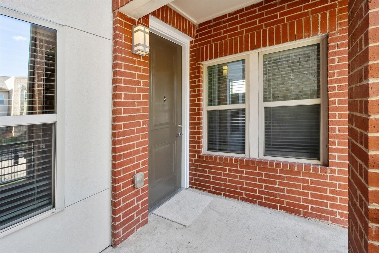 1583 Fiji St - Photo 4 of 30