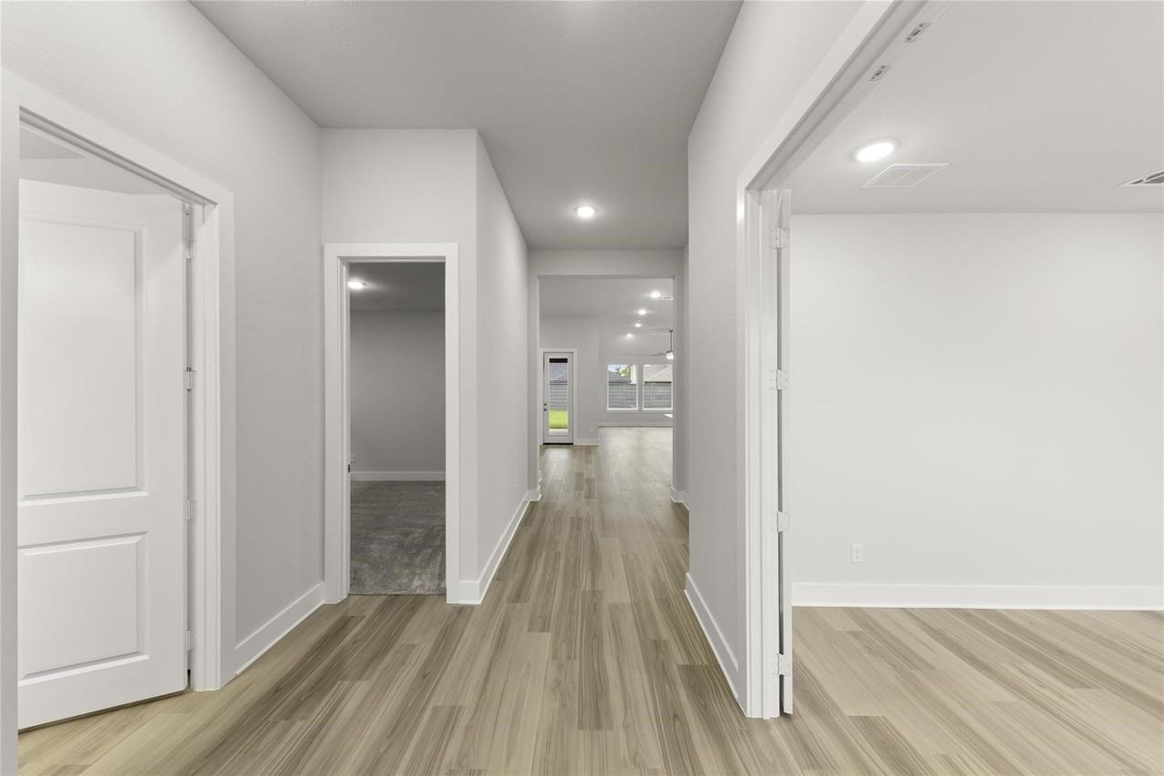 653 Begonia Way - Photo 3 of 20