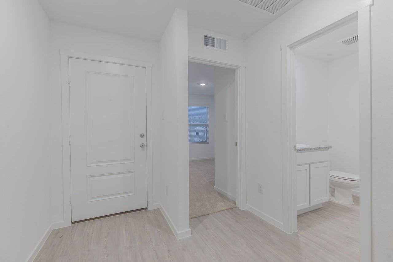 1805 Pentro Pkwy - Photo 4 of 32