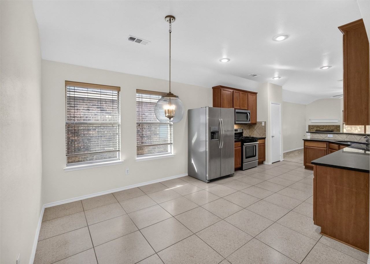 5916 Crestview Dr - Photo 6 of 30