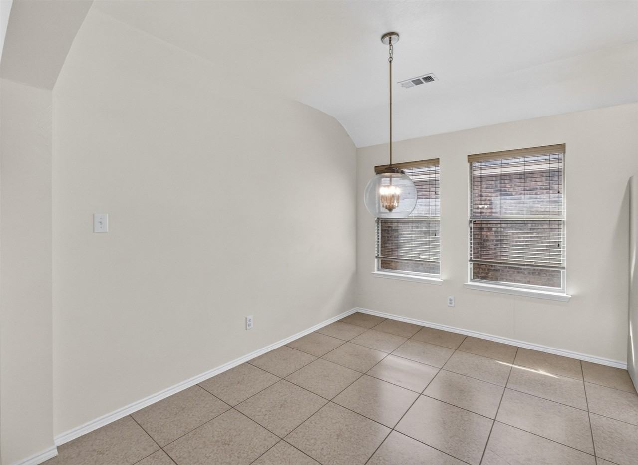 5916 Crestview Dr - Photo 7 of 30