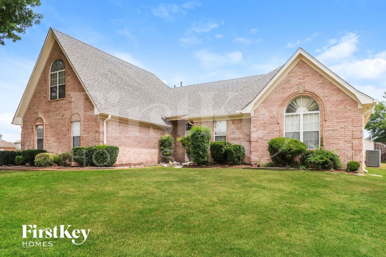 4980 Rivercrest Ln - Photo 2 of 15