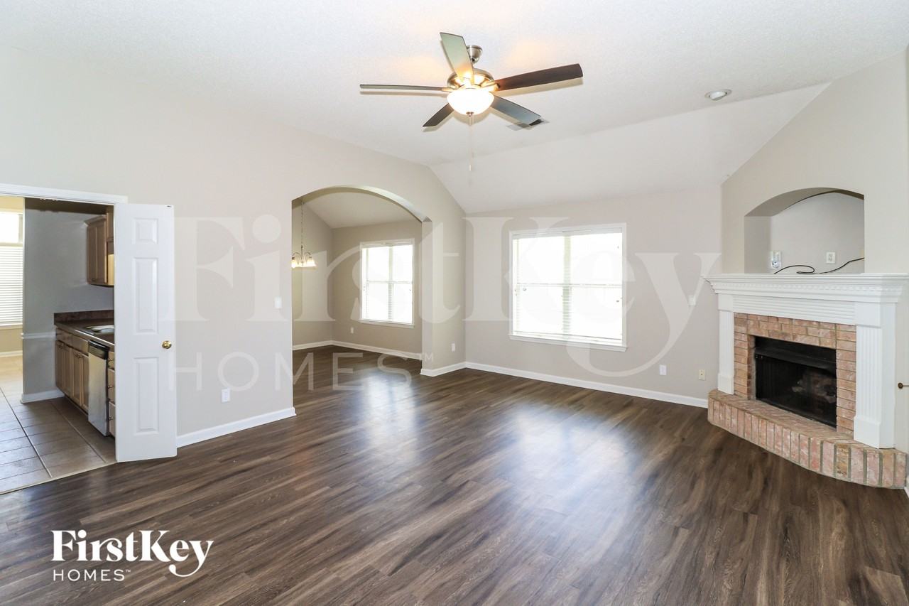 4980 Rivercrest Ln - Photo 3 of 15