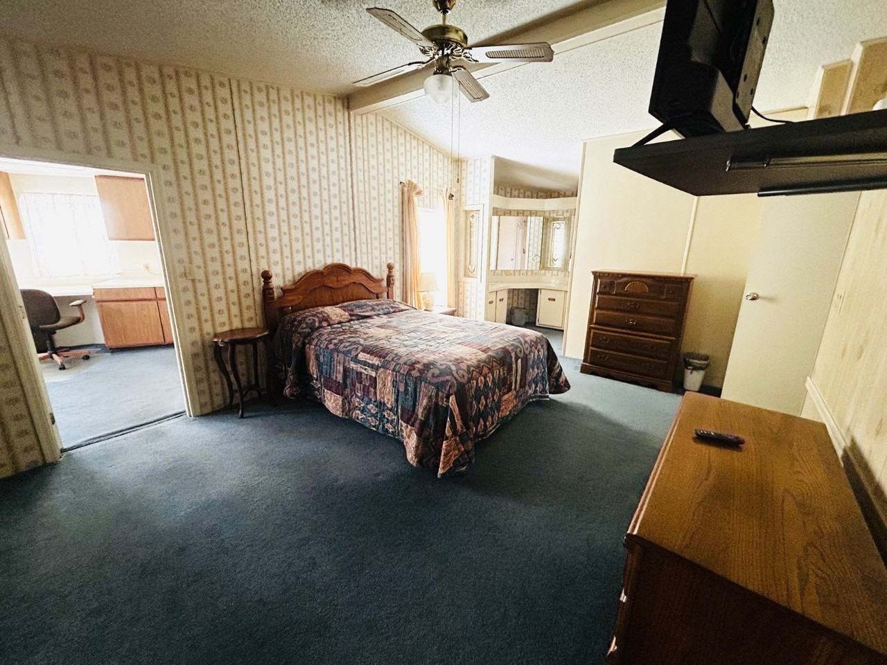 6613 Kansas St - Photo 4 of 17