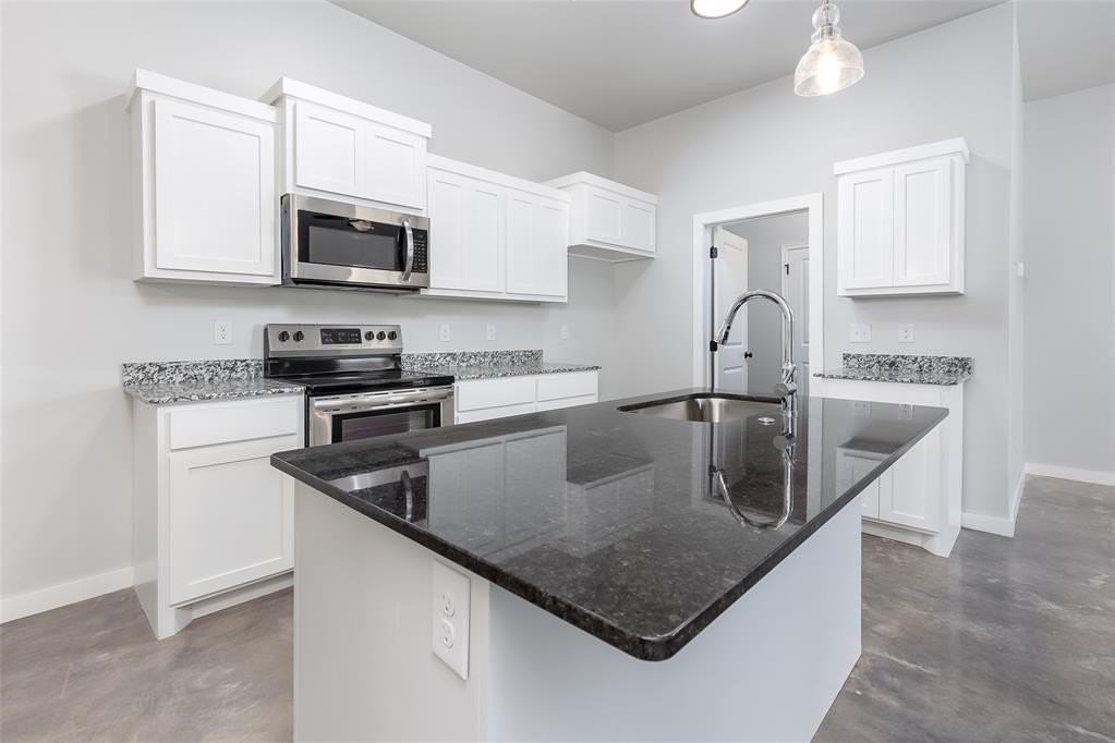 2324 Sw 90th Pl - Photo 4 of 17