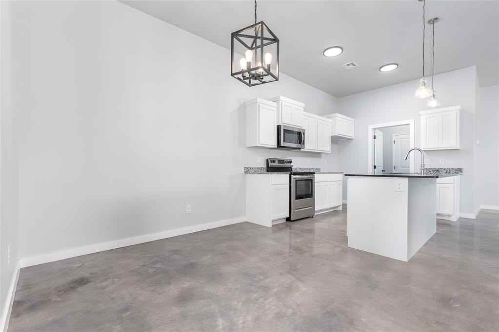 2324 Sw 90th Pl - Photo 5 of 17