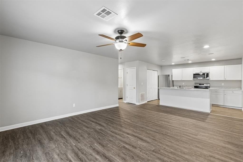 401 Debra Ct - Photo 3 of 24