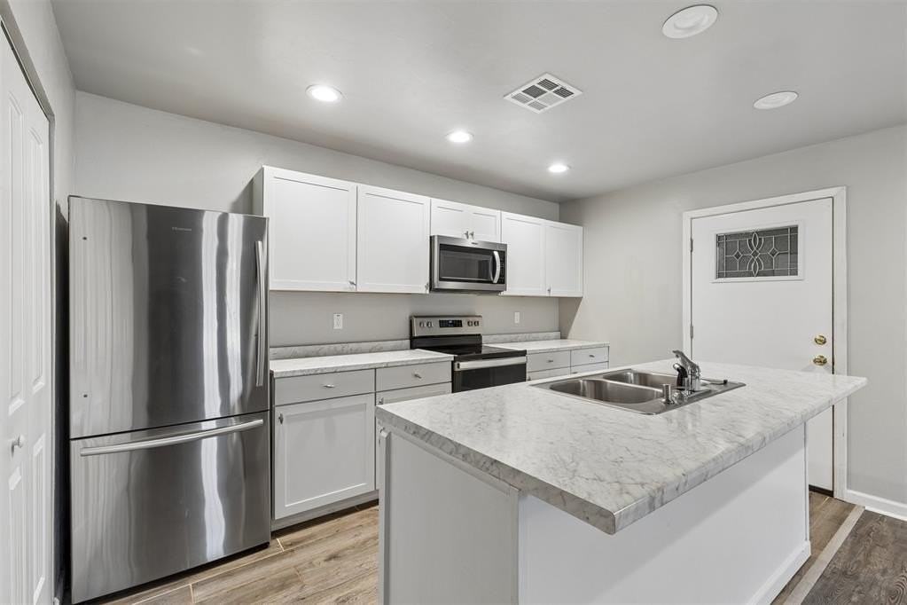 401 Debra Ct - Photo 6 of 24