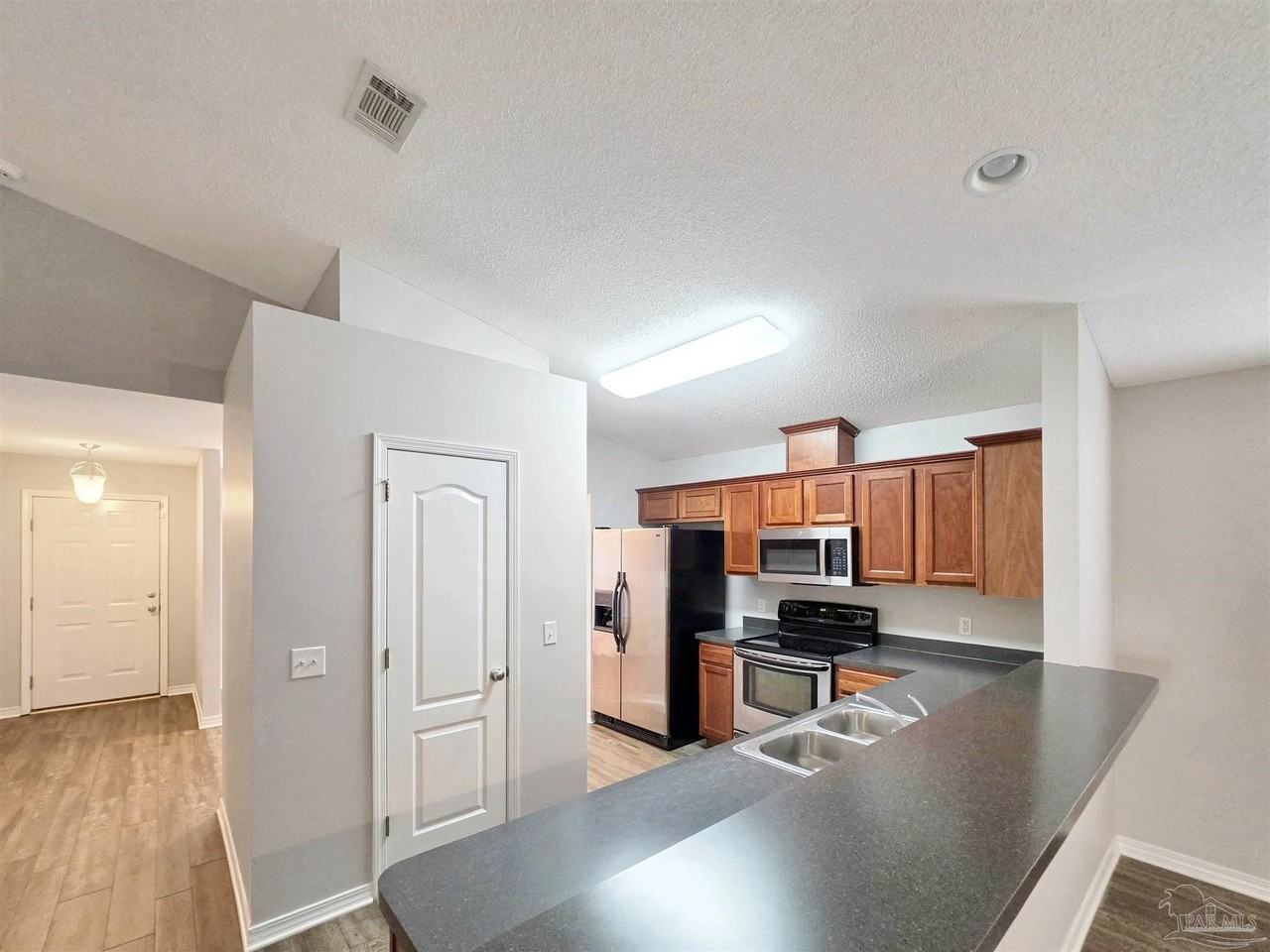690 Mozingo Ln - Photo 4 of 22