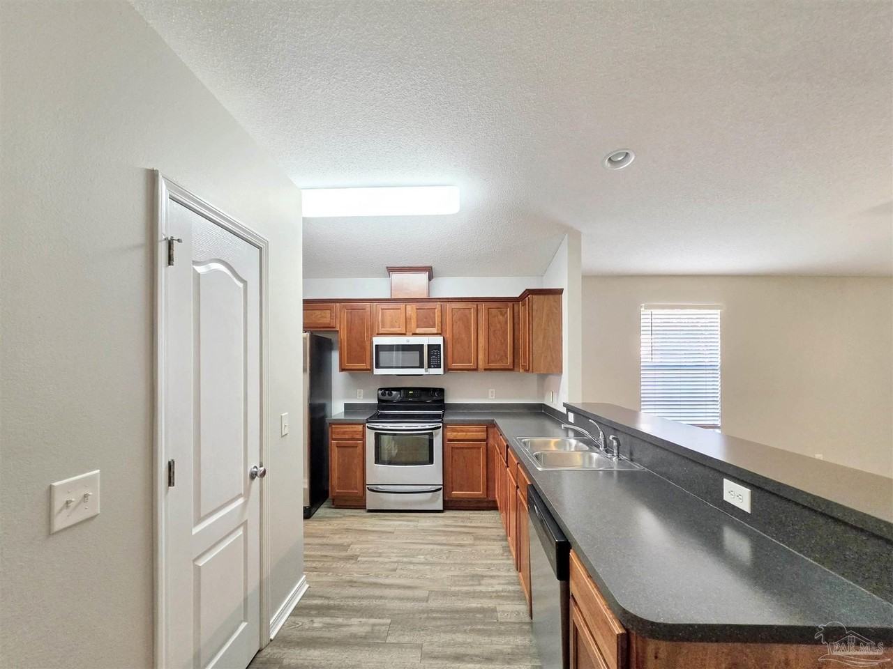 690 Mozingo Ln - Photo 5 of 22