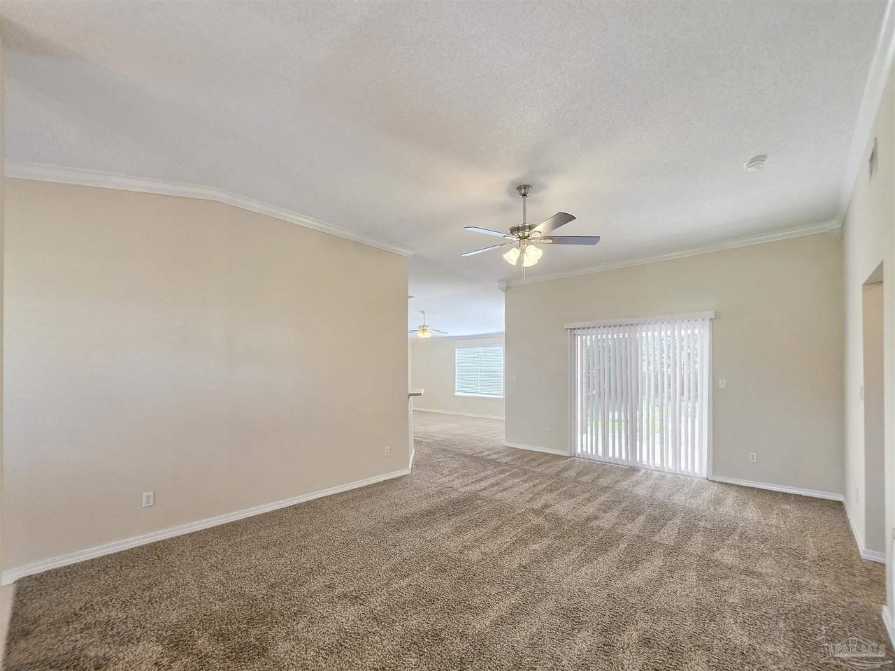 1057 Freeboard Blvd - Photo 3 of 26