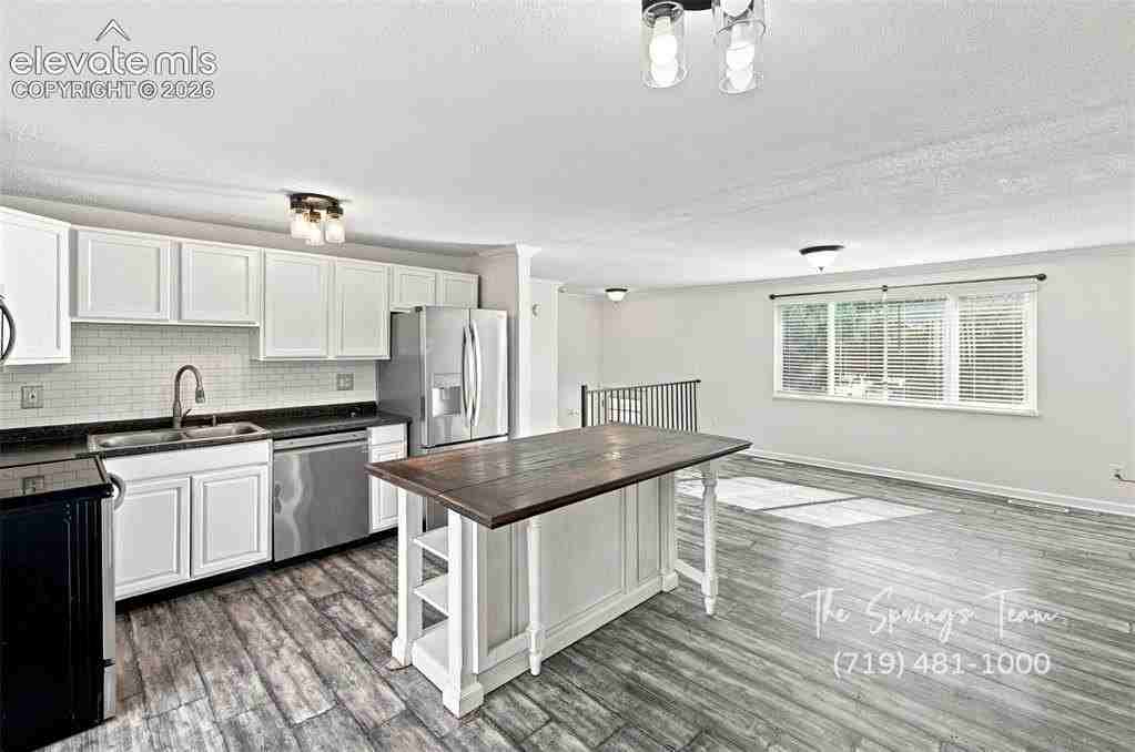 1495 Prado Dr - Photo 7 of 44