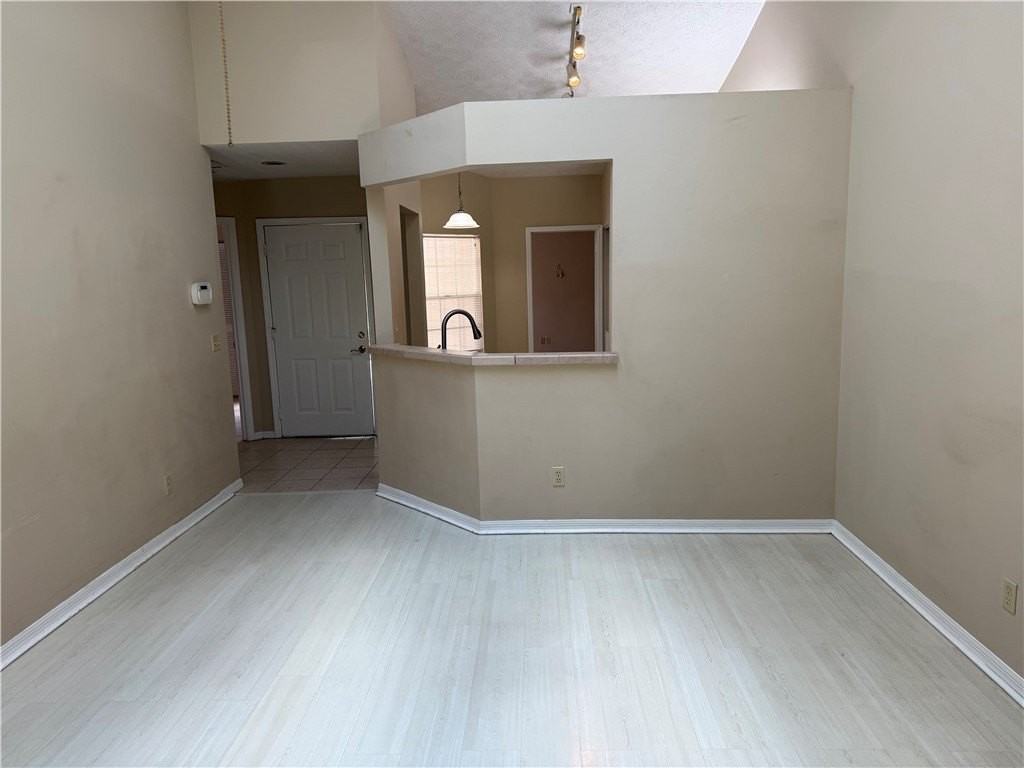 1927 Sixty Oaks Ln - Photo 3 of 13