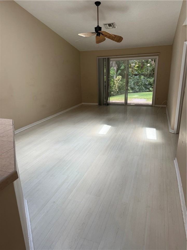 1927 Sixty Oaks Ln - Photo 4 of 13