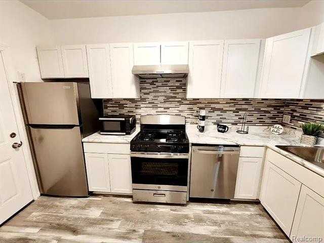 2256 Montclair St - Photo 4 of 12
