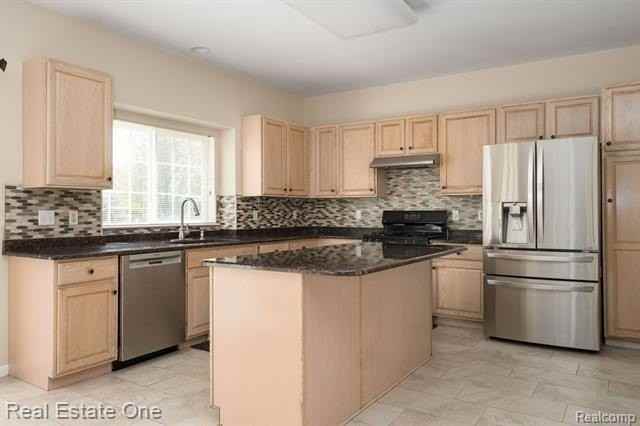 14864 Liri Dr - Photo 7 of 41