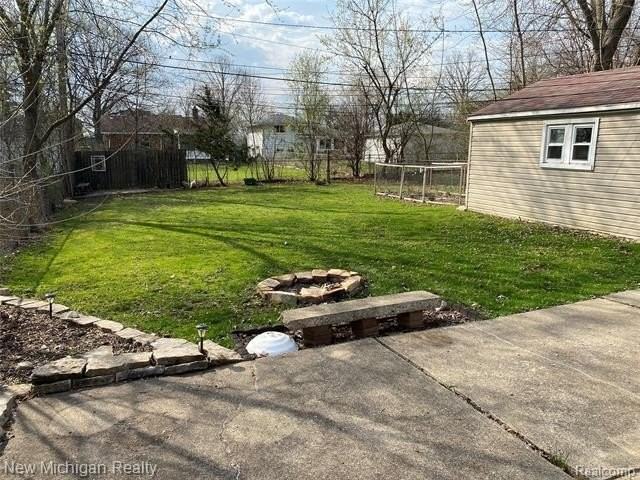 3133 Warick Rd - Photo 4 of 28