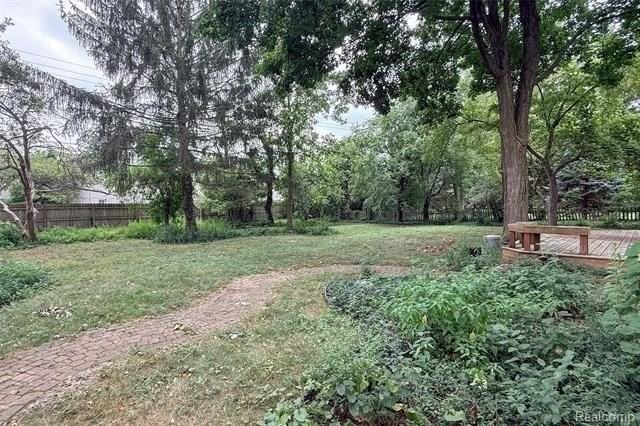 1846 Pembroke Rd - Photo 5 of 37