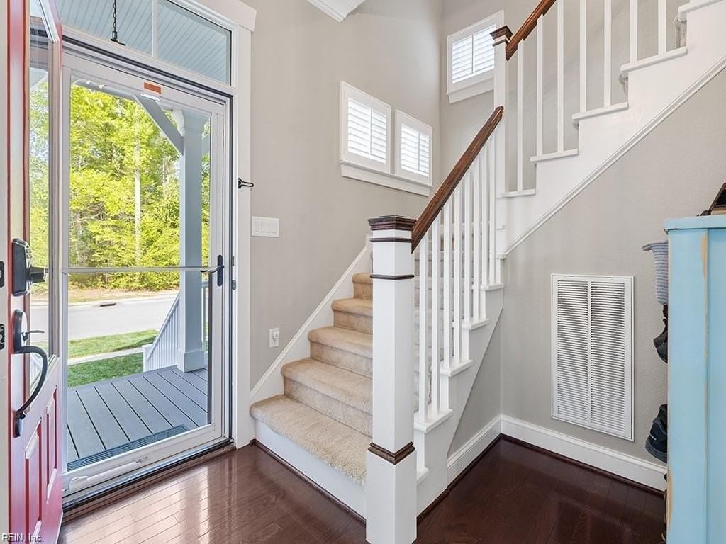 1153 Edinburgh Pkwy - Photo 4 of 43