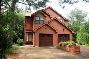 featured image of 2159 Woodlawn Ave