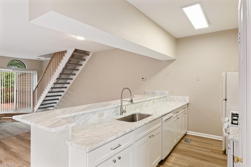 2159 Woodlawn Ave - Photo 4 of 34