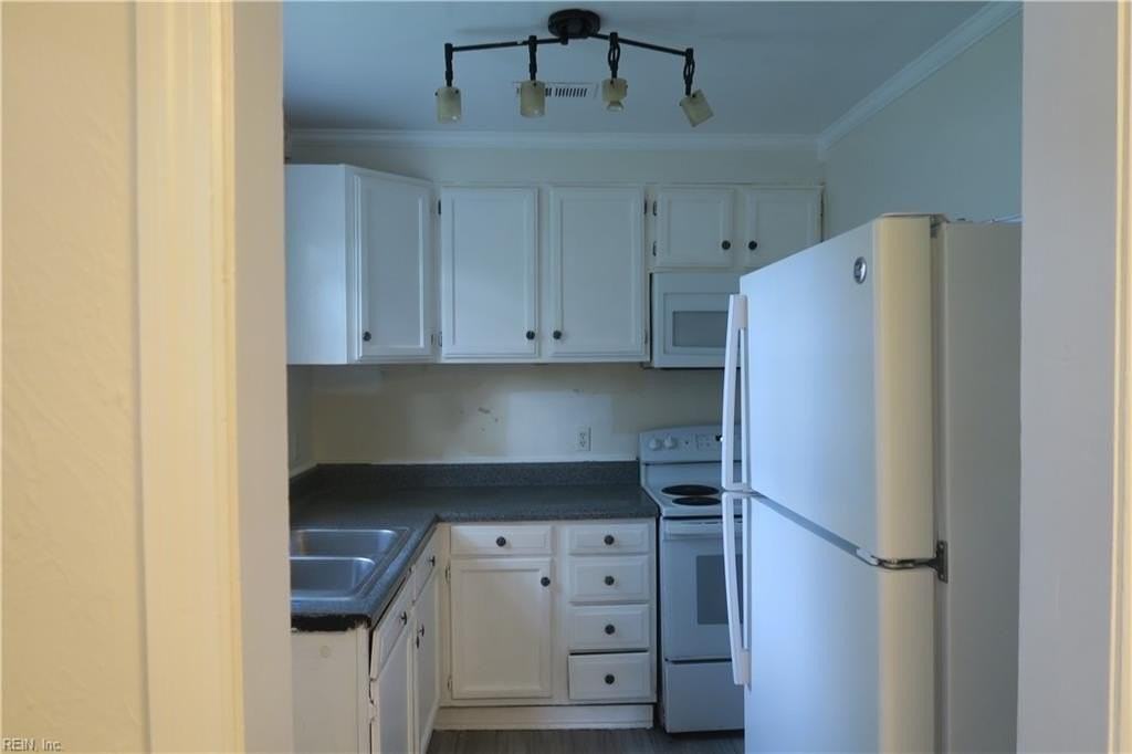 4917 Shafer St - Photo 2 of 12
