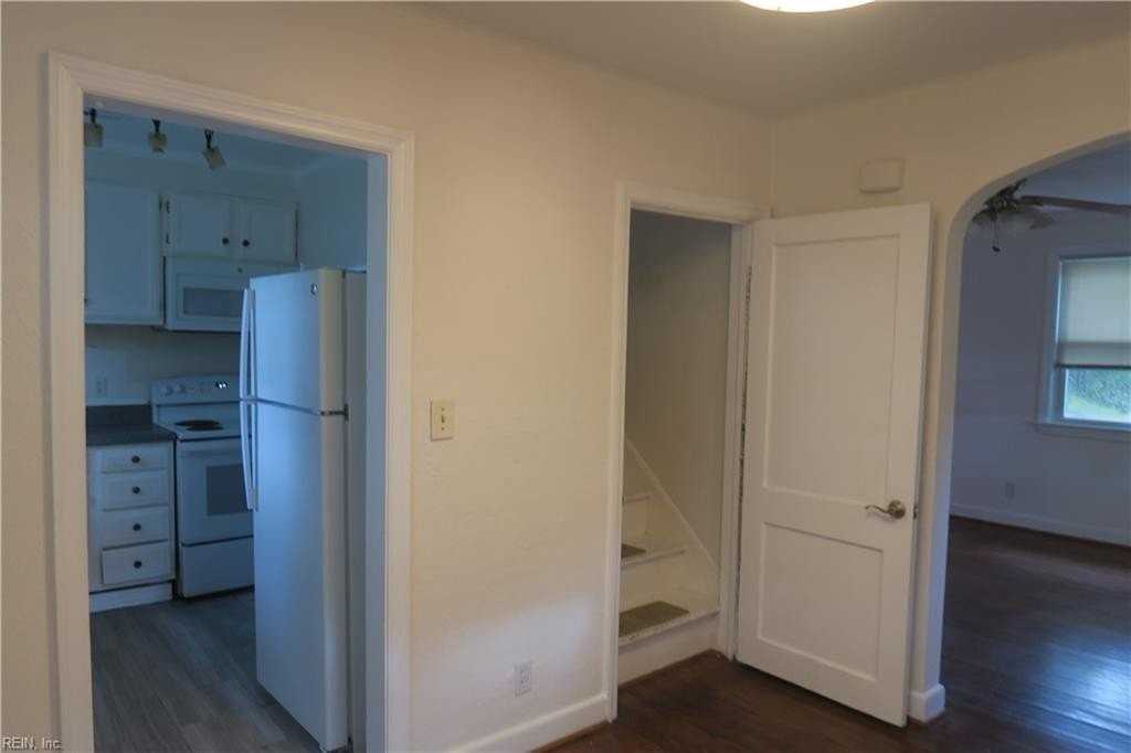 4917 Shafer St - Photo 4 of 12