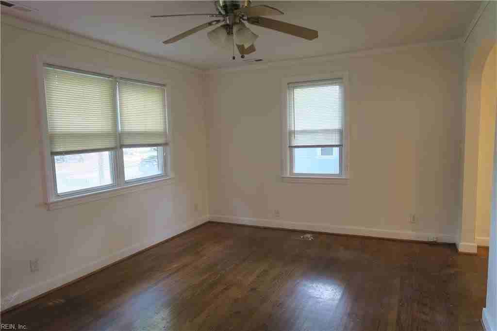 4917 Shafer St - Photo 7 of 12