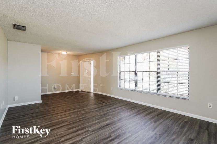 1912 Se 6th Ter - Photo 3 of 15