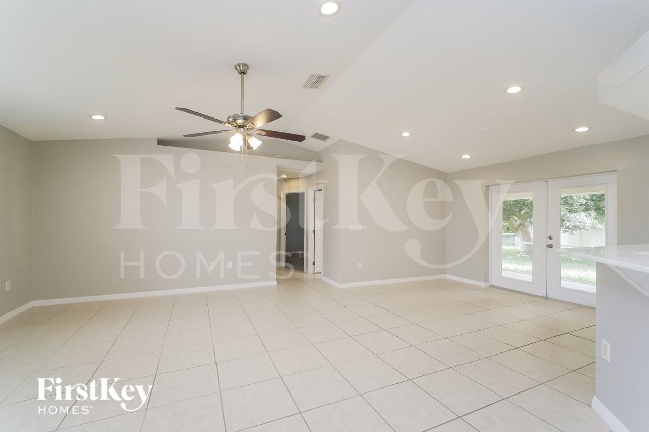 2912 Sw 2nd Ave - Photo 3 of 17