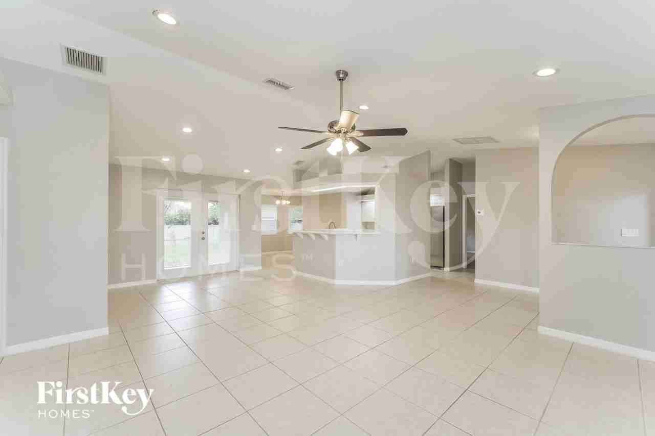 2912 Sw 2nd Ave - Photo 6 of 17