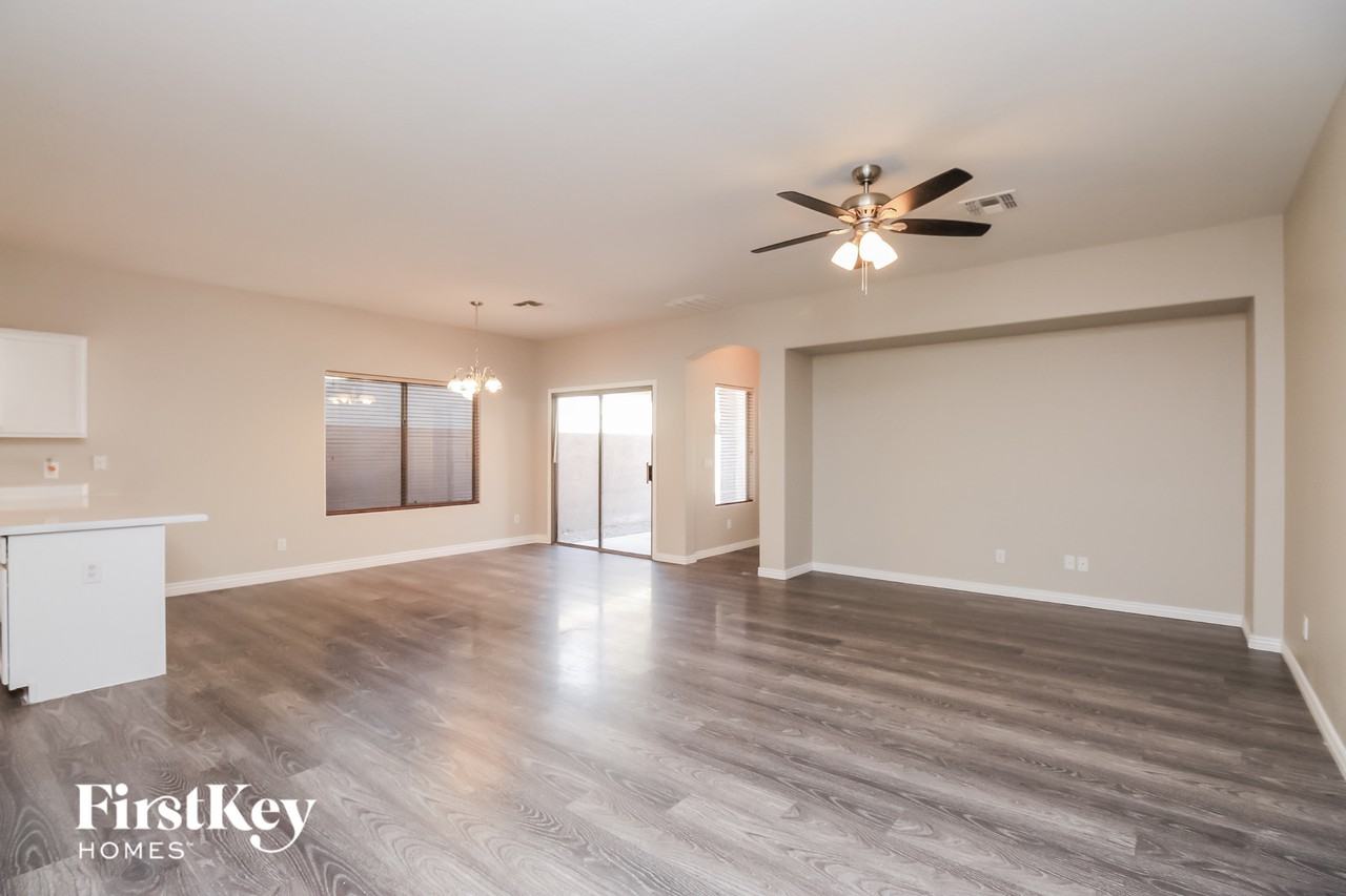 28067 N Quartz Dr - Photo 3 of 15