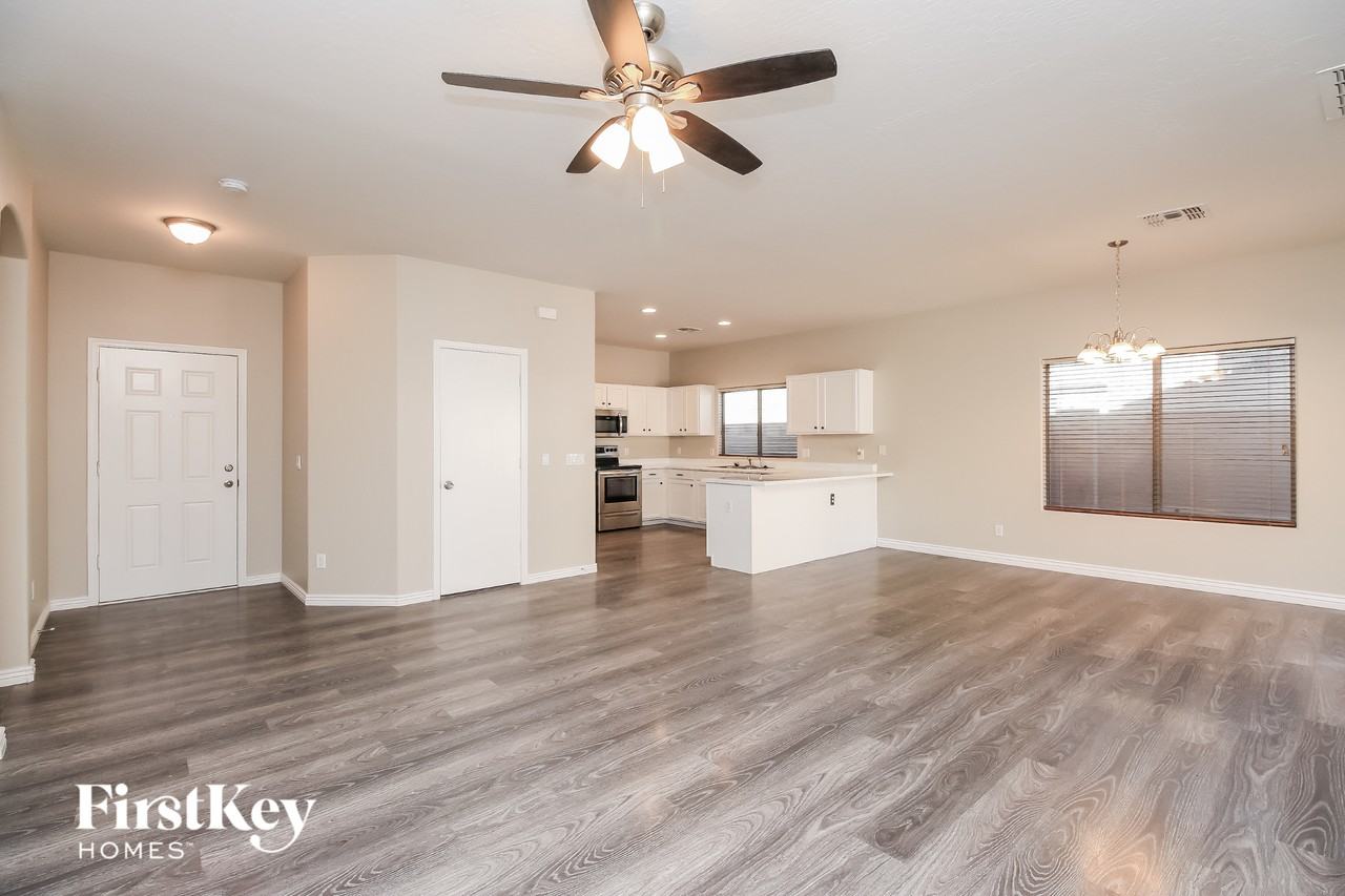 28067 N Quartz Dr - Photo 4 of 15