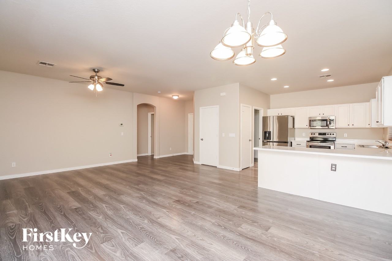 28067 N Quartz Dr - Photo 5 of 15