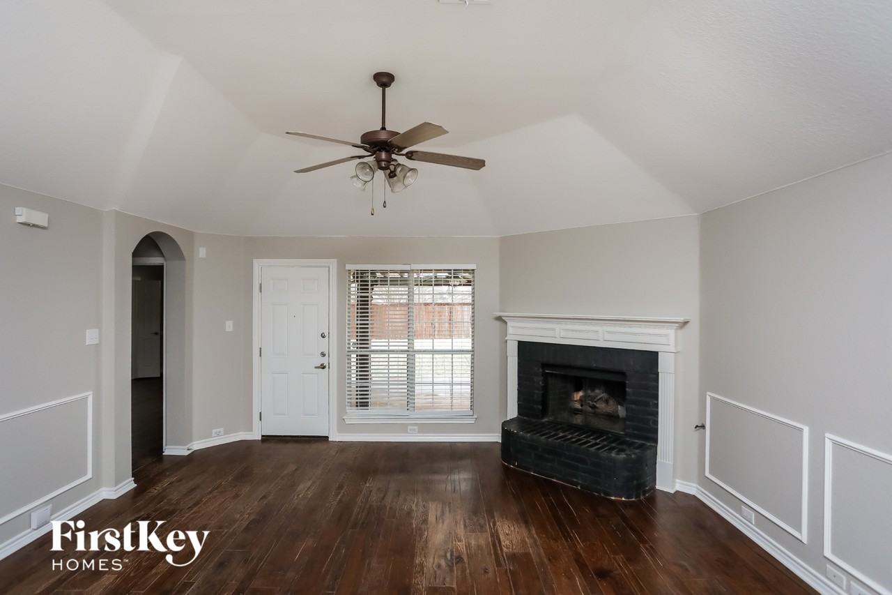 1521 Vista Ridge Dr - Photo 2 of 15