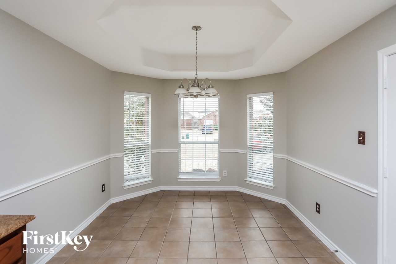 1521 Vista Ridge Dr - Photo 4 of 15